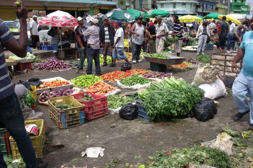 Con el salario mínimo, en RD, no se puede vivir…