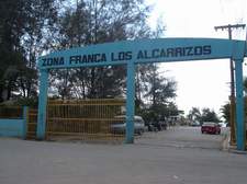 Incendio afecta fábricas en Zona Franca de Los Alcarrizos…