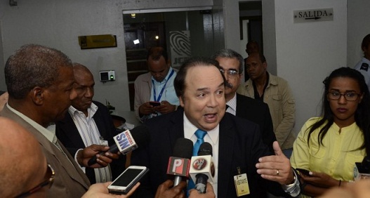 Vinicio cree petición de Menéndez no es injerencista; niega ser autor de carta