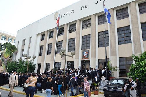 Los “pica-pica” buscan lo suyo en Palacio de Justicia…