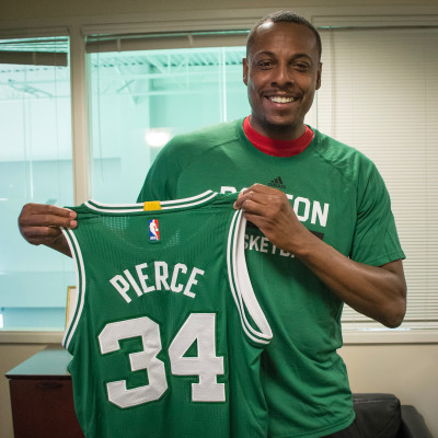 Pierce firma contrato por un día para retirarse como un ‘celtics’