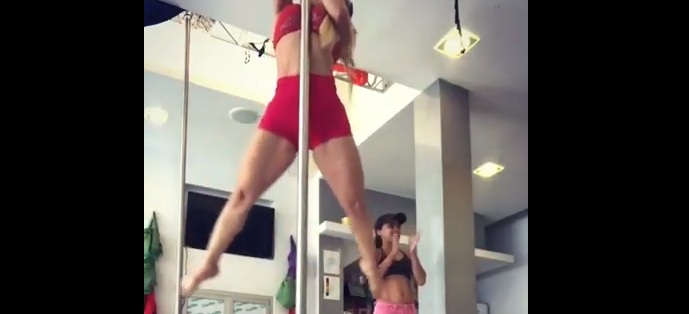 VIDEO: La Materialista «toda ella» bailando en el tubo….