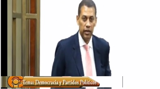 GUIDO GÓMEZ dicta charla sobre Democracia y Partidos Políticos…