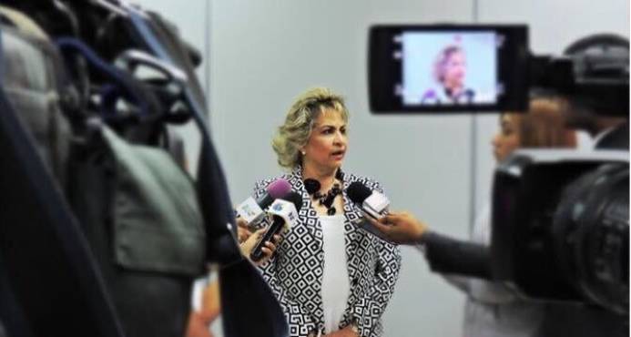 ¡OTRA FUNCIONARIA reeleccionista! Favorece reelección de Danilo…