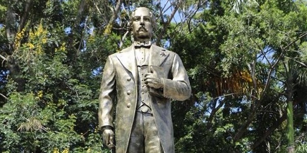 EN SANTIAGO, develan estatua de Duarte inspirada en foto original