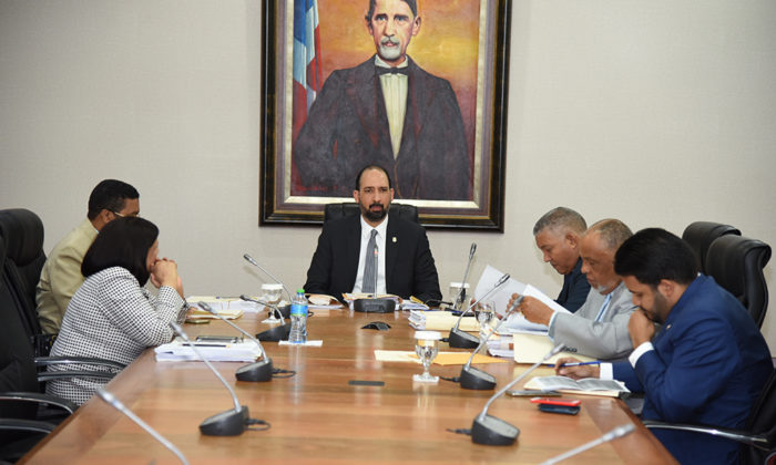AGOSTO INICIA «TIBIO»; 5 hechos calientan la “pista política”…
