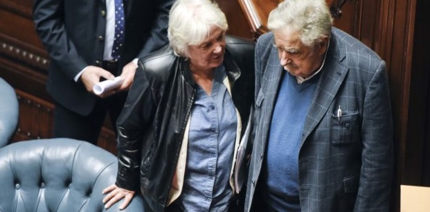 URUGUAY: Mujica renuncia a su banca de senador…