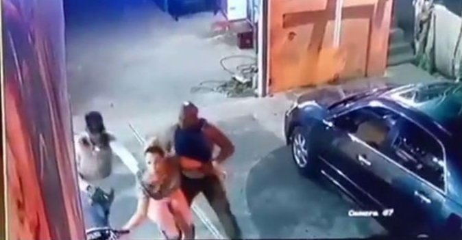 Vídeo muestra el momento en que secuestraron a dueña de bar en Cotuí