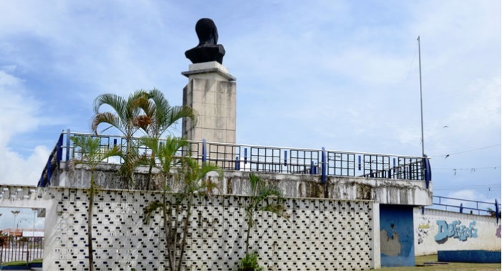 Remozarán busto de Peña Gómez…
