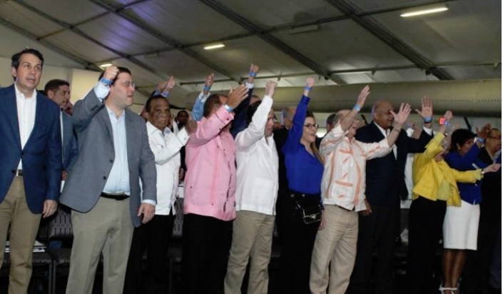 ABINADER «APLASTA» a Hipólito en reunión para decidir primarias…