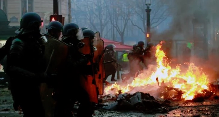 Violentas manifestaciones en Francia por el alza de los combustibles