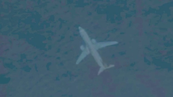 VIDEO: Descubren en Google Earth un «extraño» avión ‘sumergido’ en la costa del Reino Unido