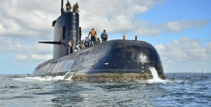 Armada Argentina confirma que el submarino se partió en varias partes
