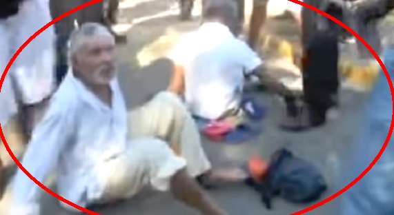 VIDEO: Pisotean y varios ancianos resultan heridos durante la entrega de cajas navideñas en Dajabón