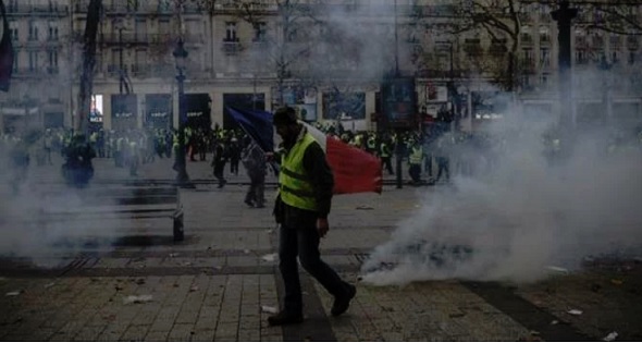 “Saqueadores” franceses “hicieron su agosto” durante la protesta de ayer