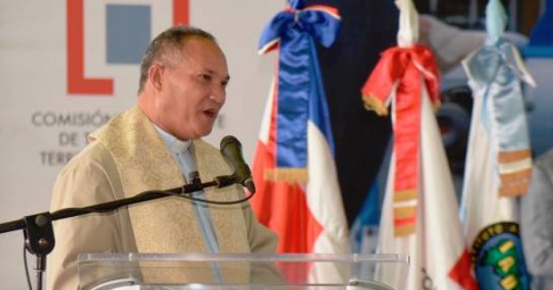 ¡SUSANTÍSIMO!: Cura de Baní le pide a Danilo que se reelija…