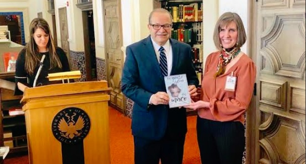 José Tomás Pérez publica novela en biblioteca del congreso de EEUU