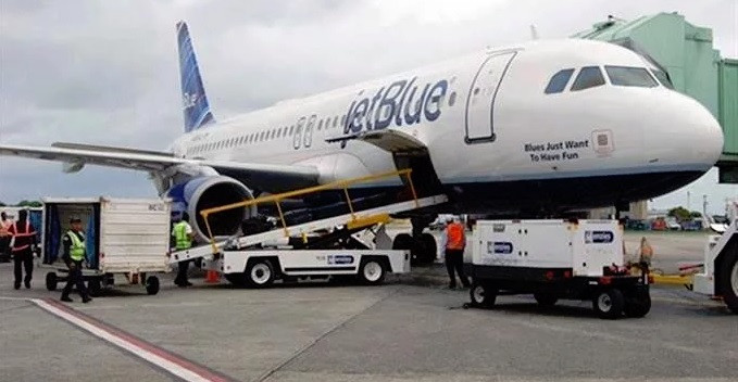 Avión Santo Domingo-Newark se devuelve y aterriza de emergencia Las Américas…