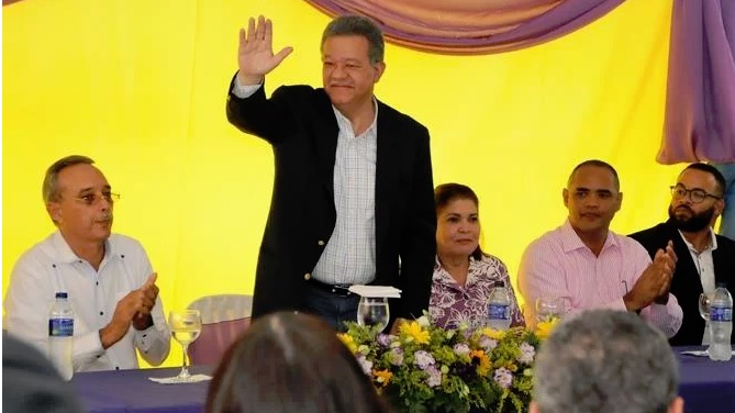 LEONEL FERNÁNDEZ habla del problema de Baní en recorrido…