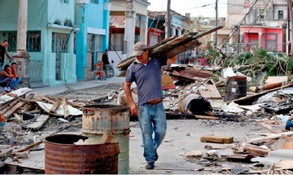 MADURO ENVÍA AYUDA A CUBA, mientras rechaza la de EEUU a Venezuela…