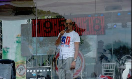 ¡INCANSABLE! Dominicano busca nuevamente romper récord Guinness de más horas cantando