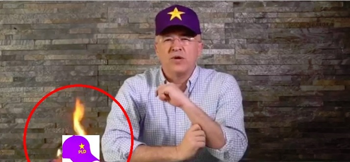 Domínguez Brito quema una gorra del PLD en spot publicitario