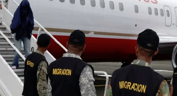 EEUU repatria hoy otro grupo 52 ex convictos dominicanos…