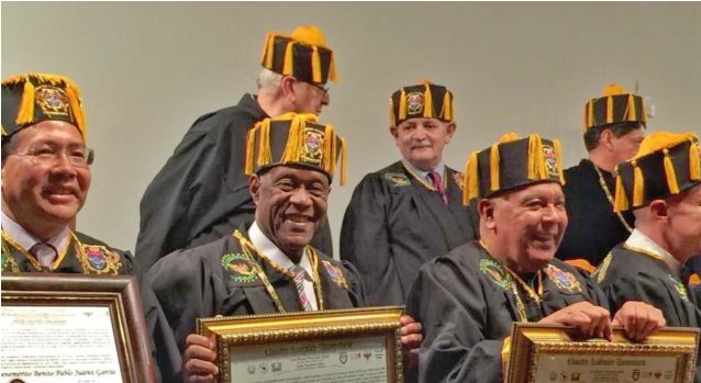 Johnny Ventura investido “Doctor Honoris Causa” en México….