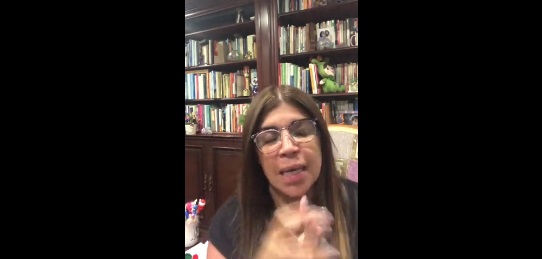 AUDIO: ANA SIMÓ «le da pelelengua» al director de la PN…