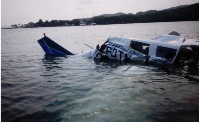 Tres muertos y un herido al caer una avioneta en el Caribe de Honduras