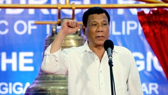 Duterte insinúa que fue «gay», pero luego se «curó» de la homosexualidad