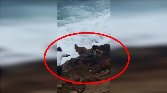 VIDEO: Socorrista arriesga su vida para evitar que otra mujer se lance al mar