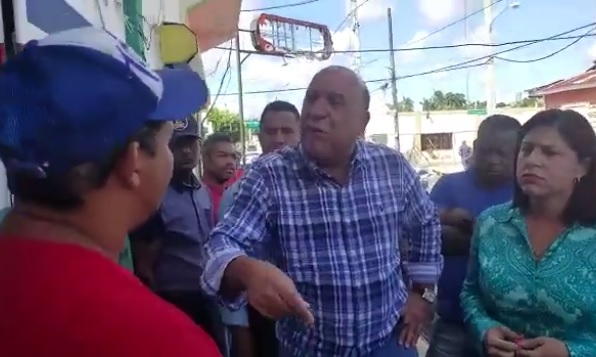 Bauta Rojas dice no se arrepiente de pintar de negro local nieto de Trujillo