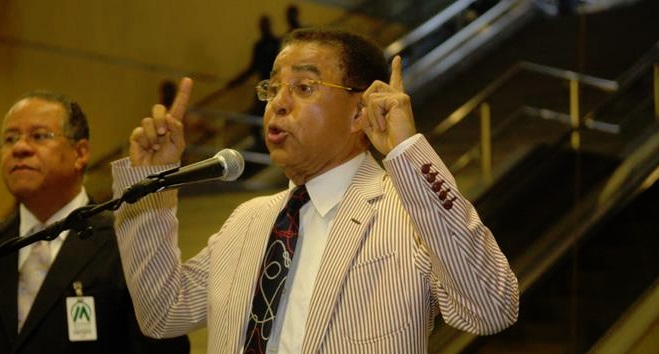 Diandino Peña sufre serios quebrantos de salud