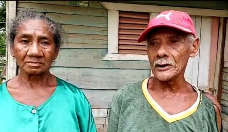 VIDEO: ¡Insólito! EN DAJABÓN, le roban cajas de dientes a una pareja de ancianos