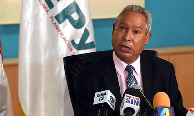 Danilo destituye al ministro de Economía, Isidoro Santana