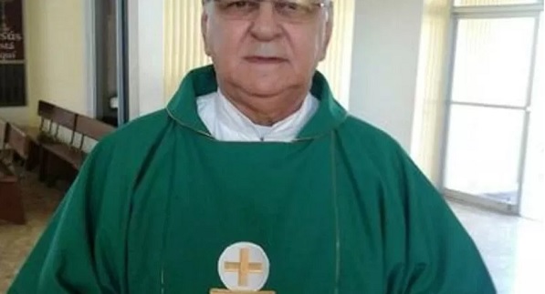 Sacerdote califica de “letrina” el Congreso dominicano