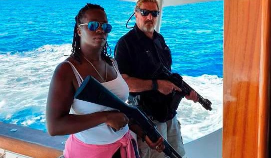 Armas de alto calibre de McAfee fueron incautadas por las autoridades, según la Procuraduría