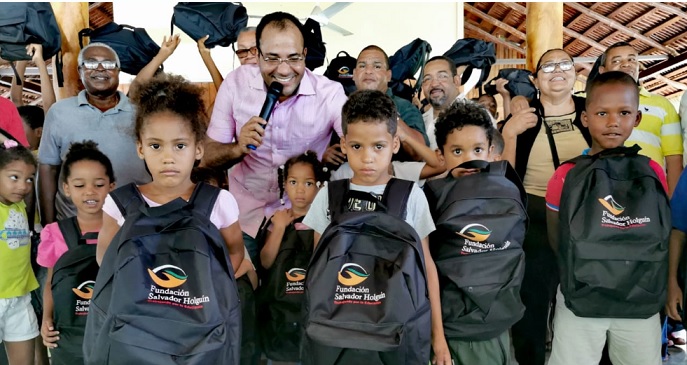 Salvador Holguín unifica a Partido Dajabón y realiza revolución educativa en apoyo a la niñez desposeída