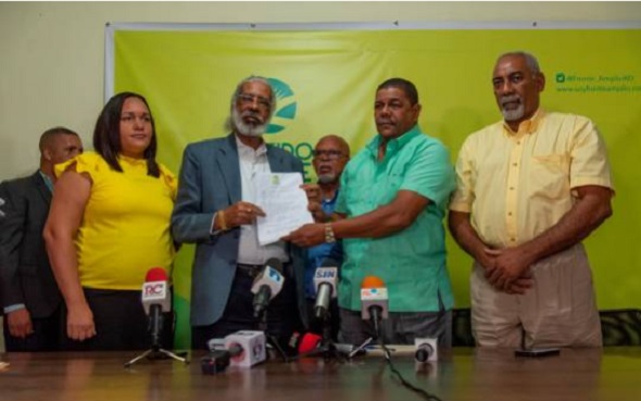 Hubieres renuncia a vicepresidencia y precandidatura por el Frente Amplio