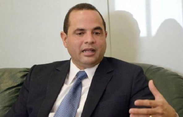 Manuel Crespo denuncia Obras Públicas licitó mochilas por RD$20 millones