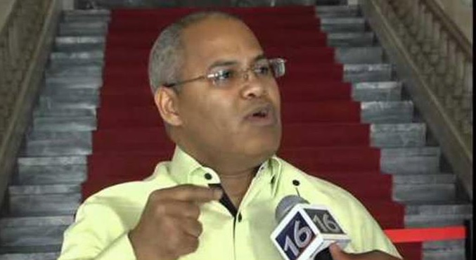 Viceministro denuncia usan tarjetas Solidaridad para ayudar candidatura Leonel…