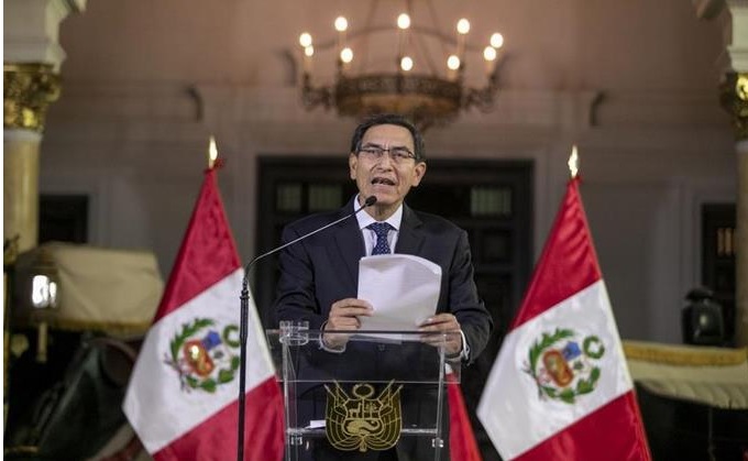 Congresistas peruanos responden a Vizcarra con proyecto para su destitución