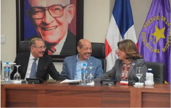 Margarita, muy sonriente, en primera reunión del nuevo Comité Político