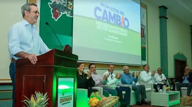 Abinader: “Atenderemos el campo 7 días a la semana, no sólo los domingos”