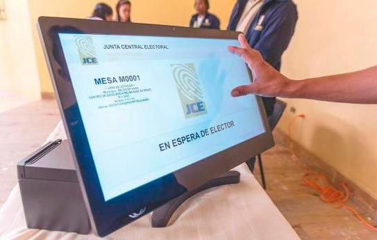 Asistencia de votantes es baja en la prueba al voto automatizado en la capital