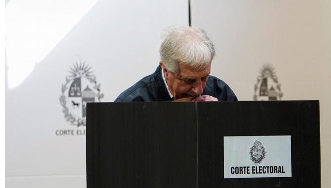 Cierra jornada electoral en Uruguay con 90 % de participación
