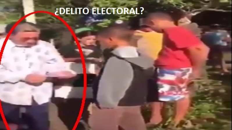 Amable Aristy Castro reparte decenas de papeletas de 200 y 500 pesos