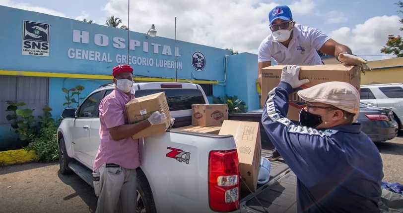 PRM y Abinader entregan alimentos y productos desinfectantes en asilo y Hospital de Montellanos