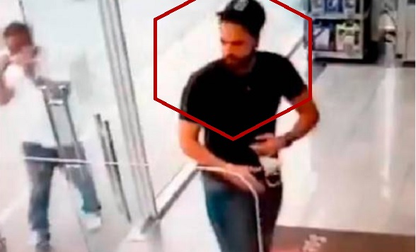 PN dice que está prófugo hombre que lanzó café caliente a empleada